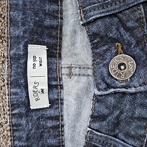 Riders by Lee Capris - Picture 3 of 4